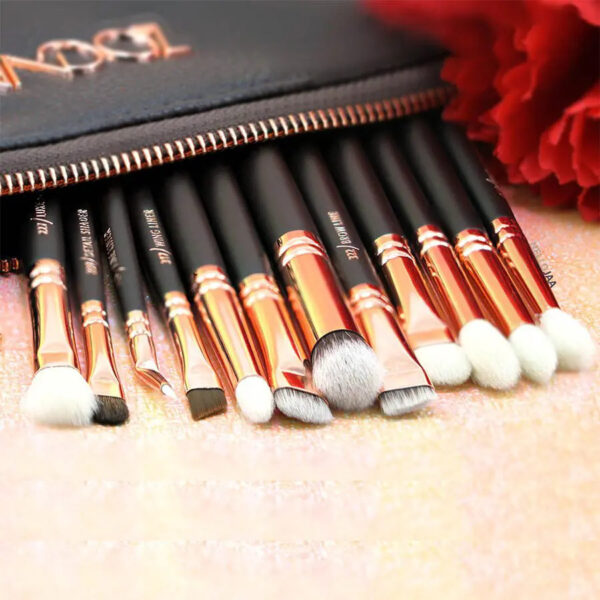 Zoeva 15 Piece Makeup Brushes With Pouch